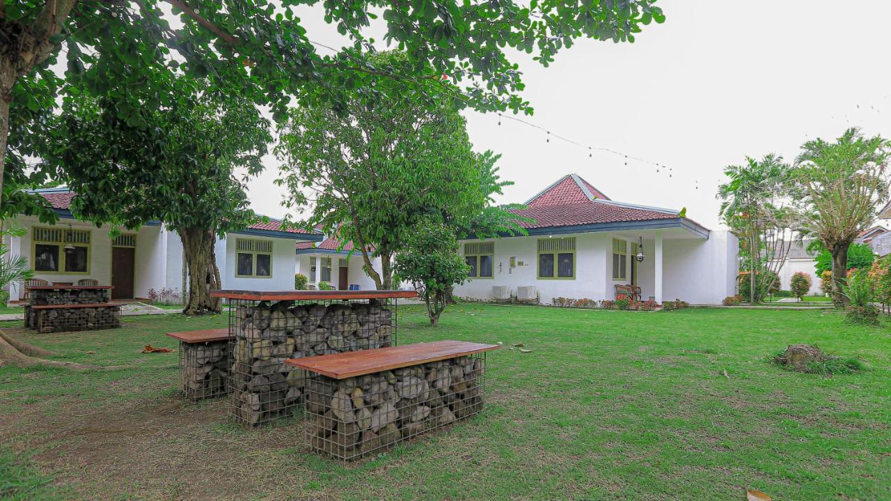Royal Brongto Hotel Yogyakarta Esterno foto
