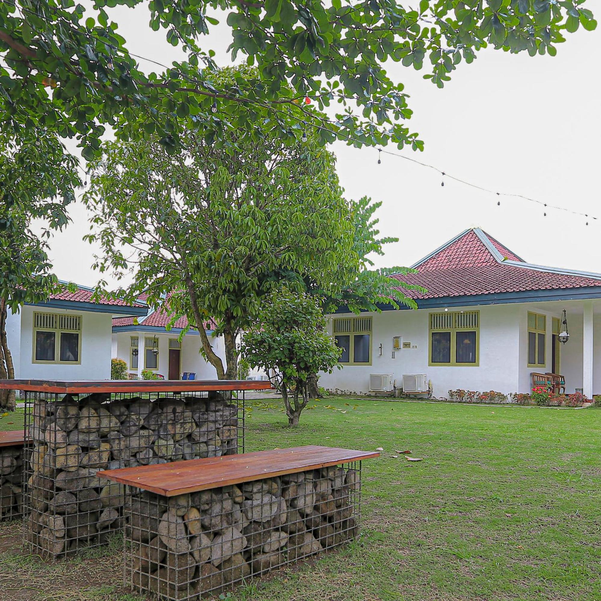 Royal Brongto Hotel Yogyakarta Esterno foto