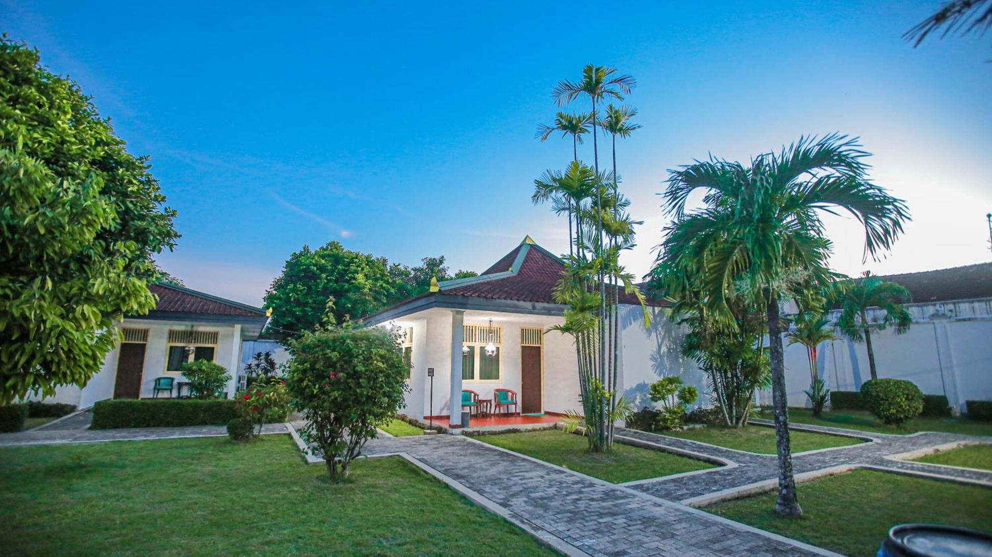 Royal Brongto Hotel Yogyakarta Esterno foto